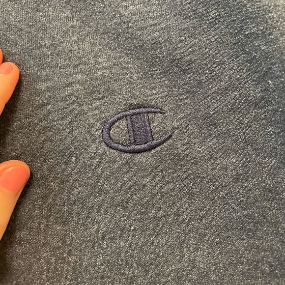 Champion Crewneck - Picture 4 of 4